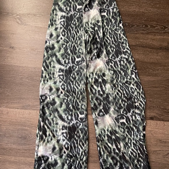 PrettyLittleThing Khaki Leopard Print Halterneck Wide Leg Jumpsuit - Picture 6 of 8